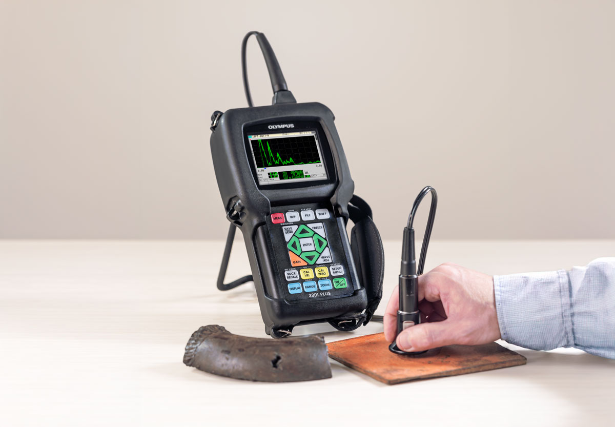 UT thickness gauge for measuring corrosion of pipes