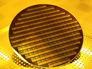 デジタルマイクロスコープを使用した半導体ウェーハの製造欠陥の検出
