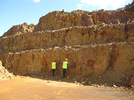 A Vanta pXRF analyser being used to sample stockpiles (above) and sample active open cut mine faces in New Caledonia (below)