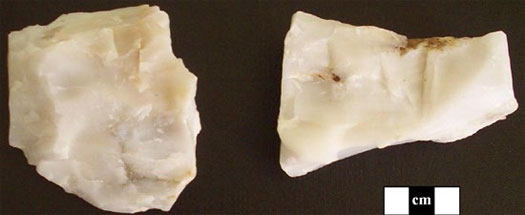 Figure 2 : Coarser-grained Mistassini quartzite and finer-grained Mistas¬sini quartzite.