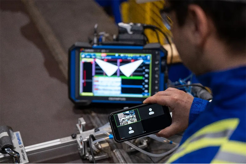 The RCS connects collaborators via the OmniScan X4 unit enabling them to share their mobile device’s live video in a meeting (to stream images of the inspection configuration) or the X4’s screen in real time.