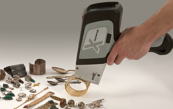 DELTA handheld XRF screens precious metals