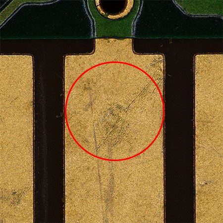 （左）打痕:物理的なダメージのあとは確認できるもの凹凸感までは捉えられていない