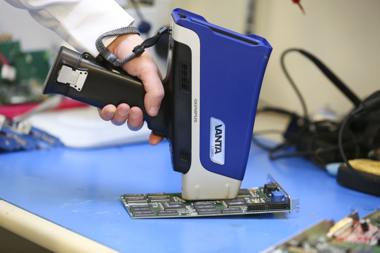 Vanta Handheld XRF RoHS & Lead Analyzer Evident