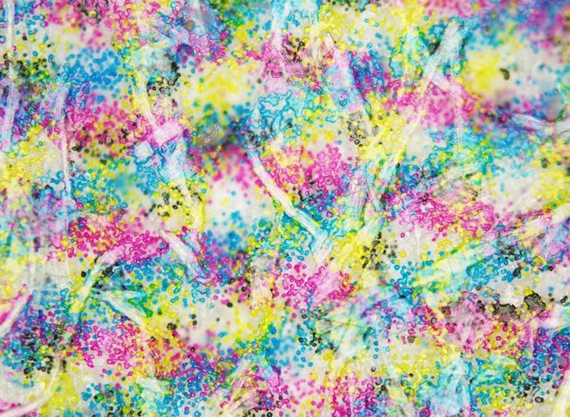 使用DP75相机以高放大倍率捕获、展现了杰出色彩还原能力的彩色纸样。