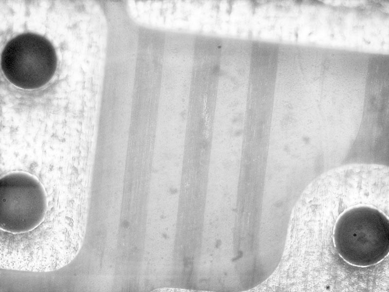 显示柔性电路板的近红外显微镜观察图像。