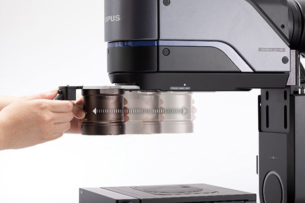 As lentes objetivas podem ser trocadas apenas substituindo o acessório.