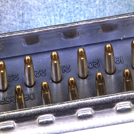 使用 DSX1000 捕获的图像,清晰显示了整个针脚(放大倍率 26X)