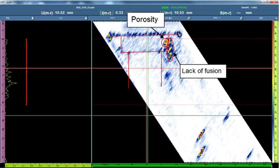 Pohled na pórovitost a nedostatečné roztavení u třecího svařování promíšením, poskytnutý ultrazvukovým testovacím defektoskopem OmniScan MX2 s technologií phased array