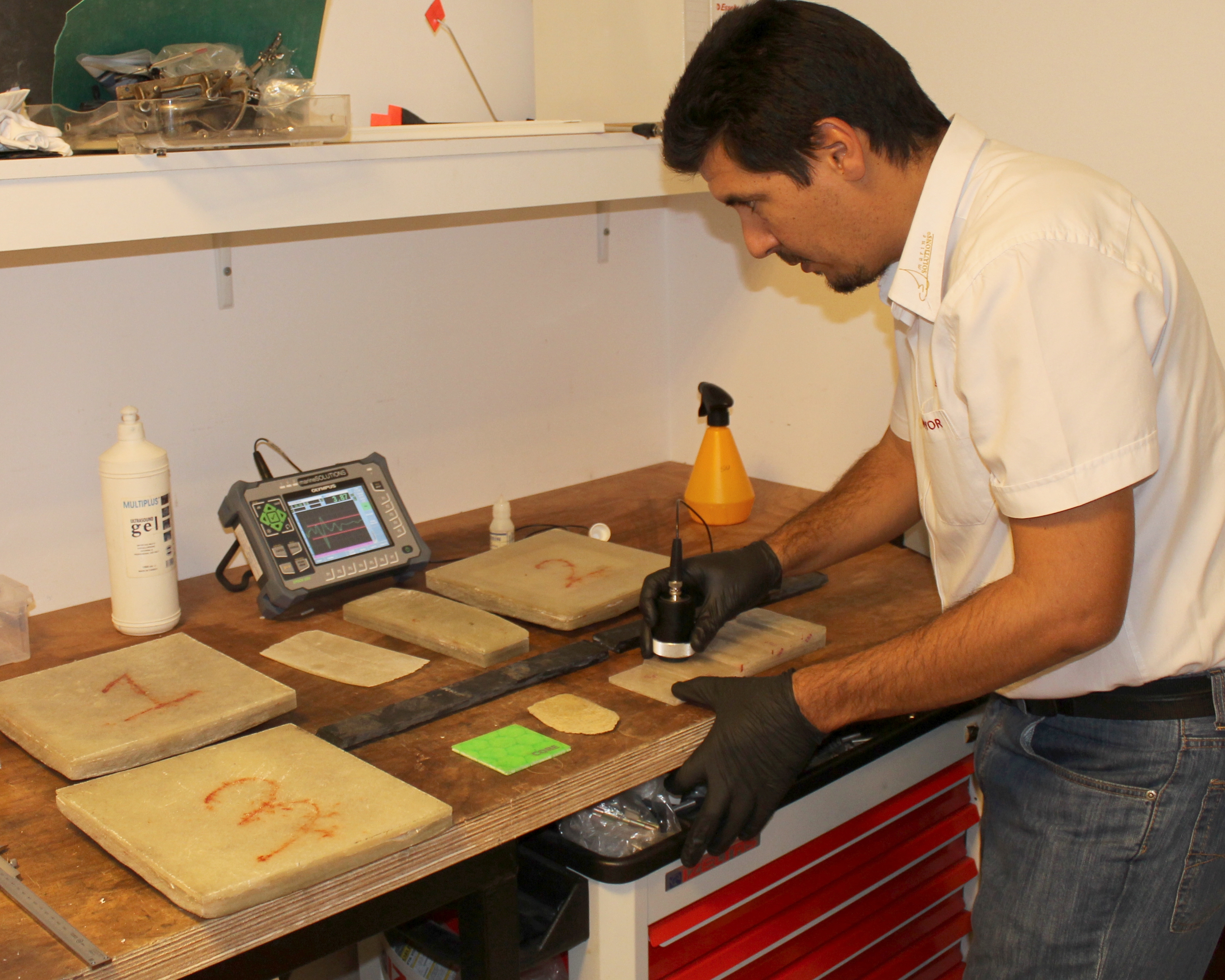 对船舶的复合材料进行超声检测