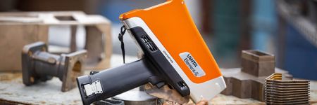 軽元素を検出するためのハンドヘルド蛍光X線分析計