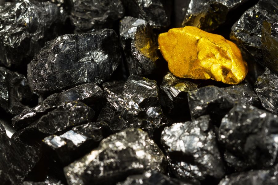 Gold and carbon in mining