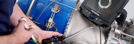 チャンネル内蔵型スコープを使用した目視検査