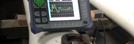 超音波探傷を使用した炭素繊維強化材の風力タービンブレードの状態評価