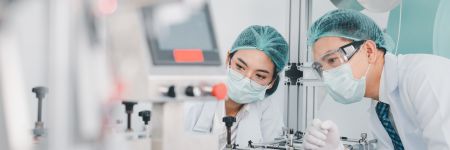 医療機器の組み立て用顕微鏡